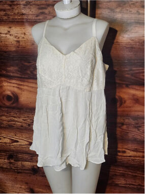 Women's Torrid White Lace Camisole Top Size 1